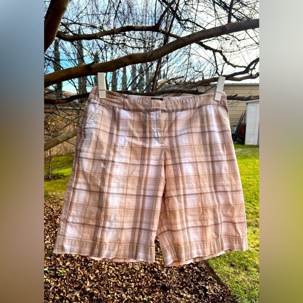 IZOD women’s Bermuda shorts